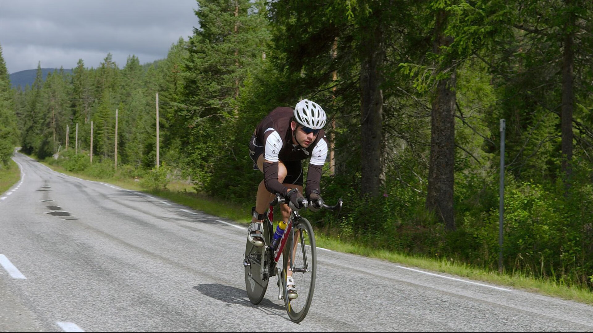 当F1的轰鸣响彻城市夜空,凯文·杜兰特的表现,为何堪称职业运动员的赛道教科书?