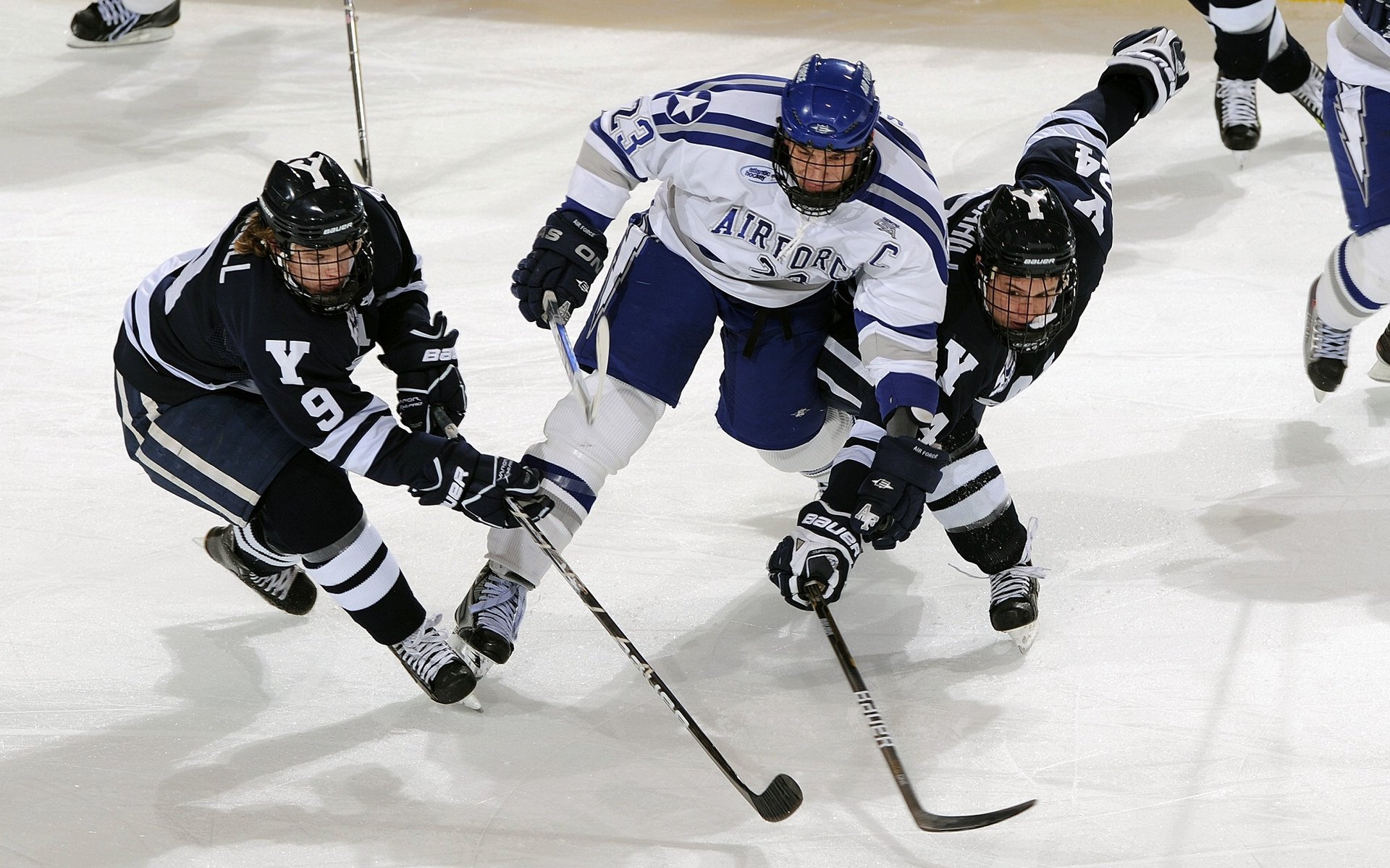 节奏大师！米切尔化身马刺大脑，26分大胜尼克斯引爆AT&T中心